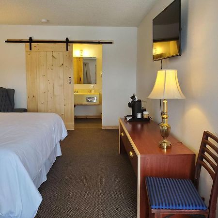 Warden Inn Deer Lodge Extérieur photo