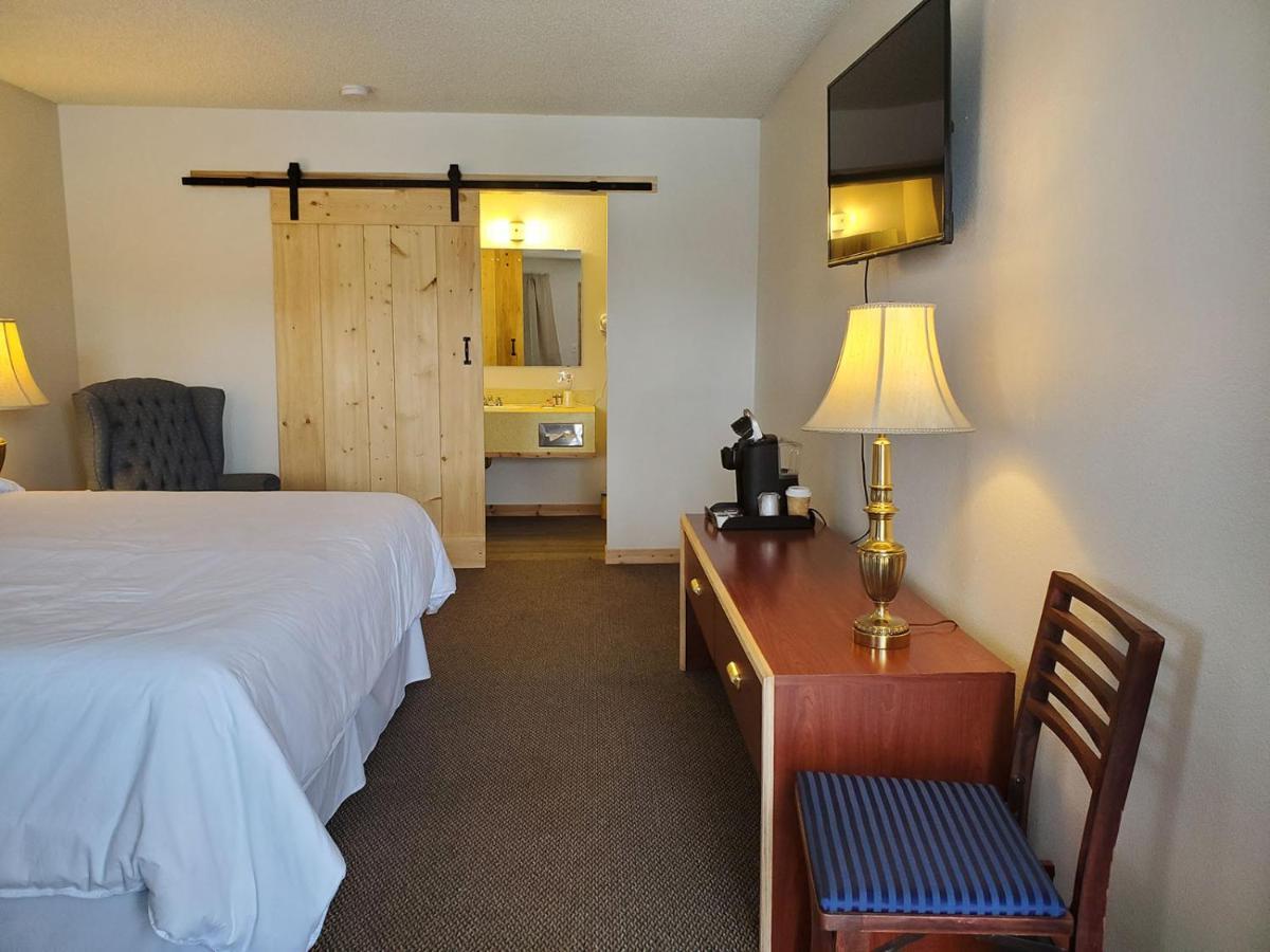 Warden Inn Deer Lodge Extérieur photo